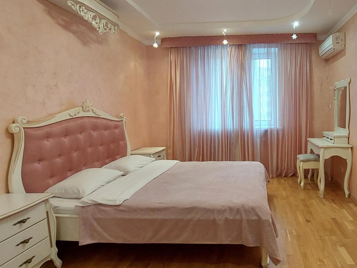 Елітні Апартаменти Біля Трц Порт-Сіті Lutsk Bagian luar foto