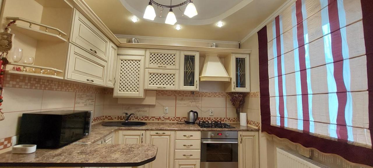 Елітні Апартаменти Біля Трц Порт-Сіті Lutsk Bagian luar foto